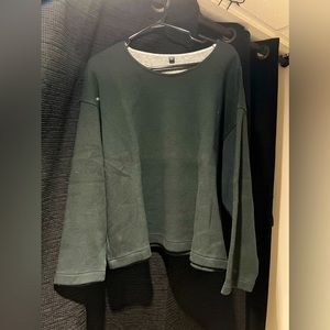 UNIQLO green top.